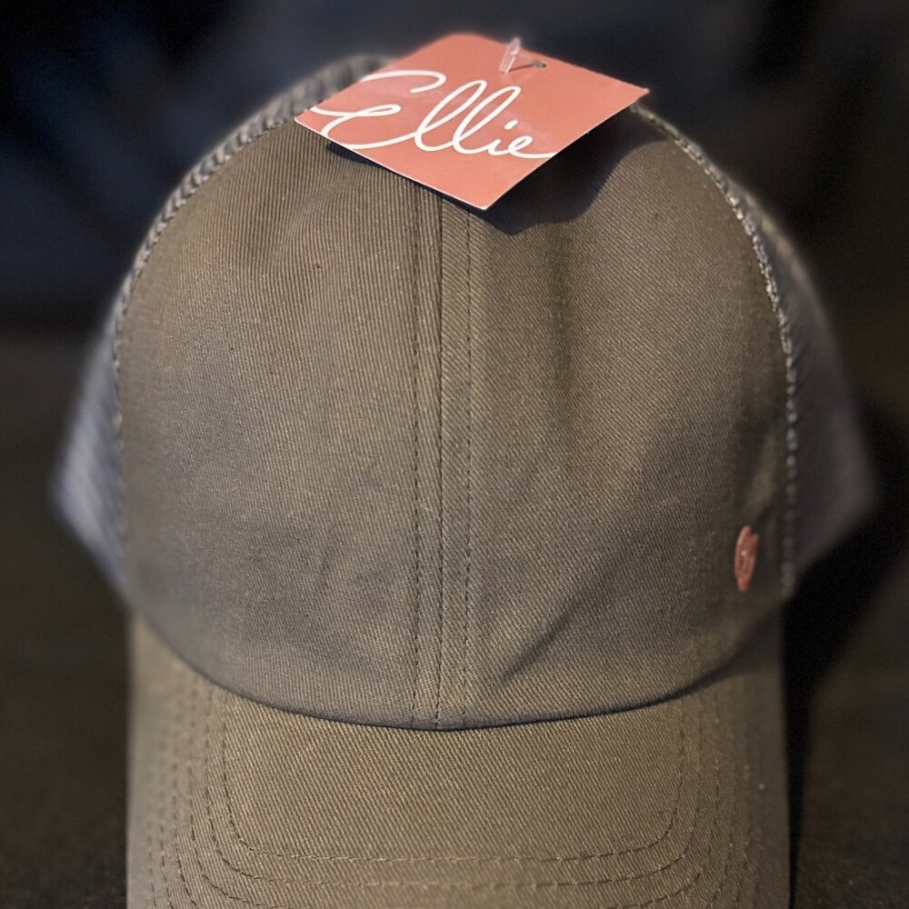 Ellie hat